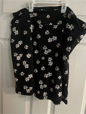 Cuddl Duds Black Floral Skort with White Daisy Print